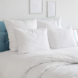 Obliečky na postel v bielej farbe