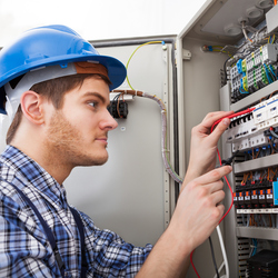 Elektrikár Petržalka rieši opravy, rekonštrukcie aj nové elektroinštalácie v bytoch a domoch.